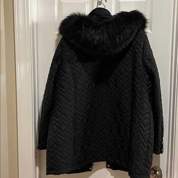 Calvin Klein Women's Black Puffer Jacket with Faux Fur - Picture 5 of 5